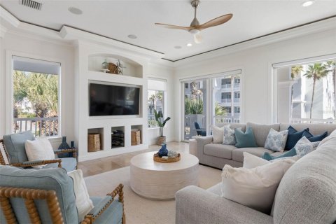 House in Palm Coast, Florida 6 bedrooms, 358.42 sq.m. № 2110115 - photo 3