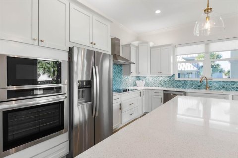 House in Palm Coast, Florida 6 bedrooms, 358.42 sq.m. № 2110115 - photo 11