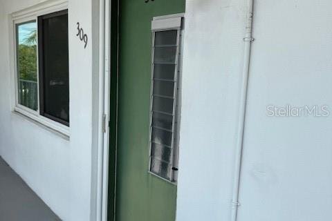 Condo in Seminole, Florida, 2 bedrooms  № 1873934 - photo 1