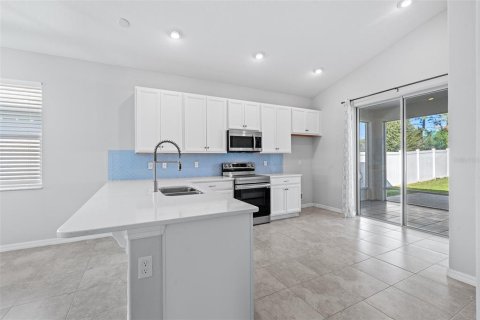 House in Palm Coast, Florida 3 bedrooms, 150.87 sq.m. № 2421687 - photo 8