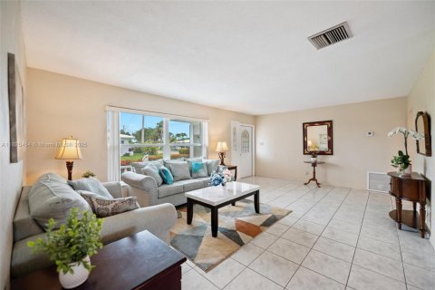 Casa en venta en Tamarac, Florida, 2 dormitorios, 147.44 m2 № 1794157 - foto 4