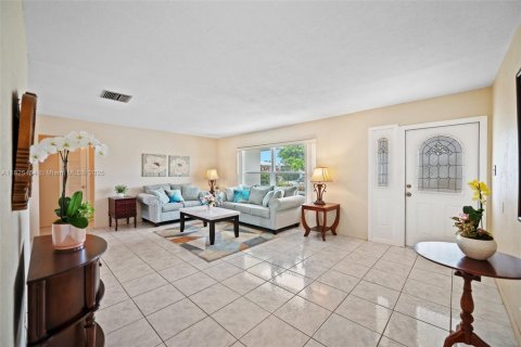 Casa en venta en Tamarac, Florida, 2 dormitorios, 147.44 m2 № 1794157 - foto 3