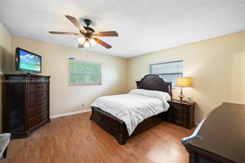 Casa en venta en Tamarac, Florida, 2 dormitorios, 147.44 m2 № 1794157 - foto 13