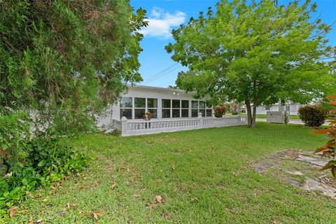 Casa en venta en Tamarac, Florida, 2 dormitorios, 147.44 m2 № 1794157 - foto 22
