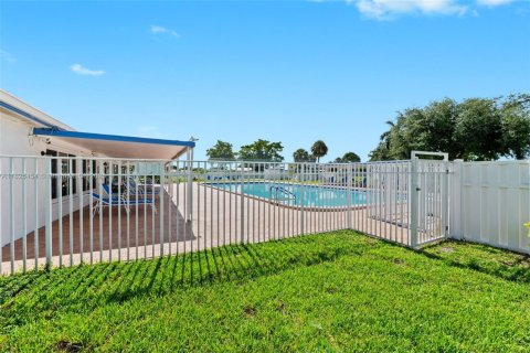 Casa en venta en Tamarac, Florida, 2 dormitorios, 147.44 m2 № 1794157 - foto 24