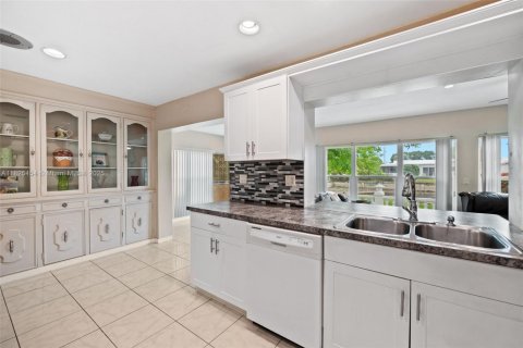 Casa en venta en Tamarac, Florida, 2 dormitorios, 147.44 m2 № 1794157 - foto 9