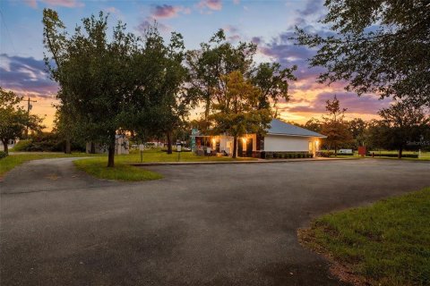 Commercial property in Chiefland, Florida 118.91 sq.m. № 2427113