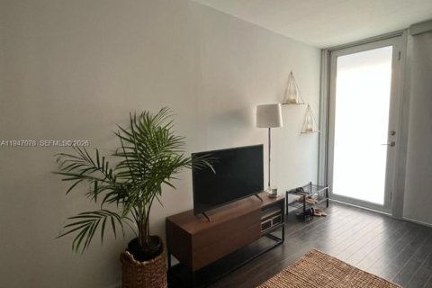 Condo in Miami Beach, Florida  № 2003250 - photo 2