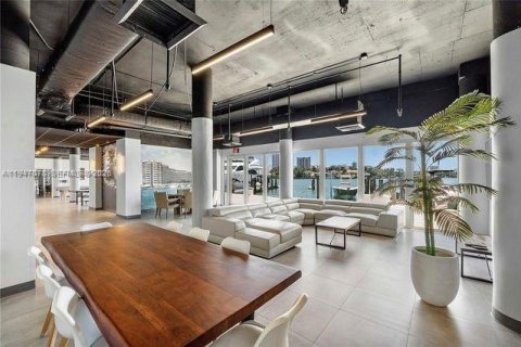 Condo in Miami Beach, Florida  № 2003250 - photo 13