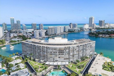 Condo in Miami Beach, Florida  № 2003250 - photo 14