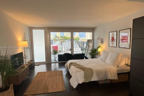 Studio in the Condo in Miami Beach, Florida  № 2003250