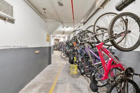 Condo in Miami Beach, Florida  № 2003250 - photo 8