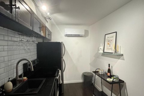 Condo in Miami Beach, Florida  № 2003250 - photo 6