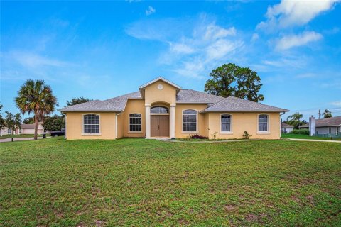 House in Palm Bay, Florida 3 bedrooms, 162.58 sq.m. № 2220286