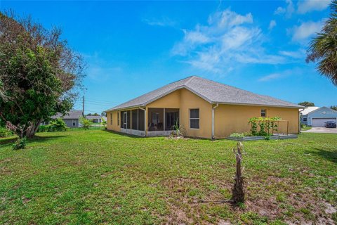 House in Palm Bay, Florida 3 bedrooms, 162.58 sq.m. № 2220286 - photo 5