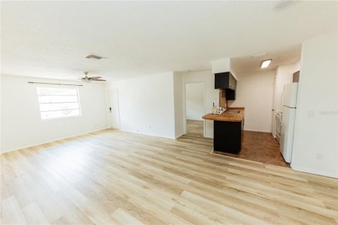 Condo in Brandon, Florida, 2 bedrooms  № 1687343 - photo 6