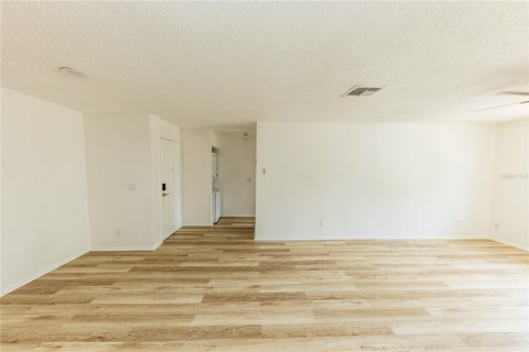 Condo in Brandon, Florida, 2 bedrooms  № 1687343 - photo 12