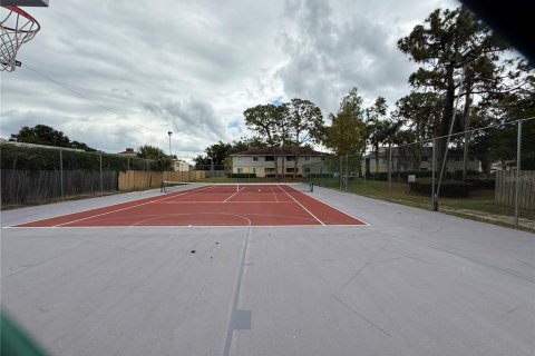 Condo in Brandon, Florida, 2 bedrooms  № 1687343 - photo 25