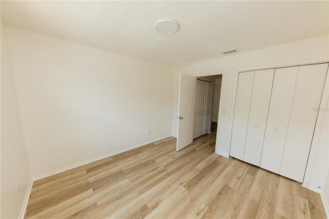Condo in Brandon, Florida, 2 bedrooms  № 1687343 - photo 8
