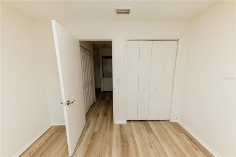 Condo in Brandon, Florida, 2 bedrooms  № 1687343 - photo 11