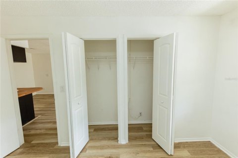 Condo in Brandon, Florida, 2 bedrooms  № 1687343 - photo 4