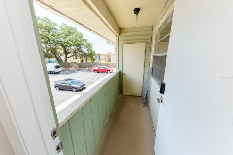 Condo in Brandon, Florida, 2 bedrooms  № 1687343 - photo 16