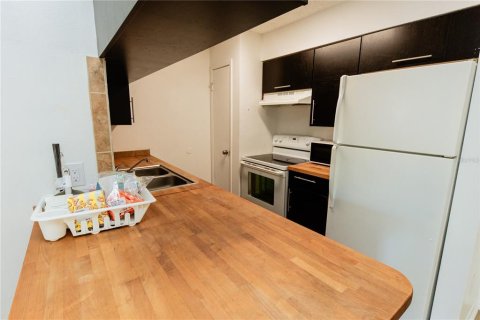 Condo in Brandon, Florida, 2 bedrooms  № 1687343 - photo 15