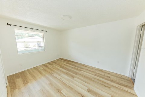 Condo in Brandon, Florida, 2 bedrooms  № 1687343 - photo 2