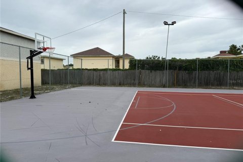 Condo in Brandon, Florida, 2 bedrooms  № 1687343 - photo 24
