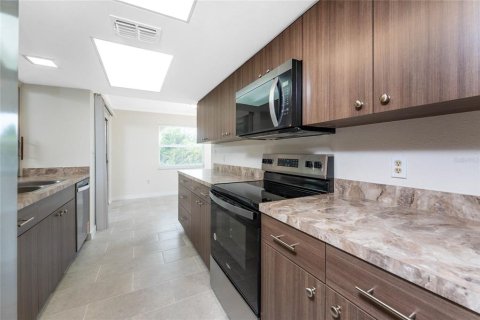 House in Punta Gorda, Florida 3 bedrooms, 124.12 sq.m. № 1918427 - photo 3