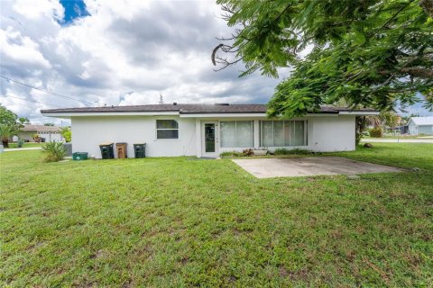 House in Punta Gorda, Florida 3 bedrooms, 124.12 sq.m. № 1918427 - photo 23