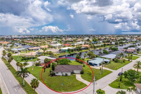 House in Punta Gorda, Florida 3 bedrooms, 124.12 sq.m. № 1918427 - photo 28
