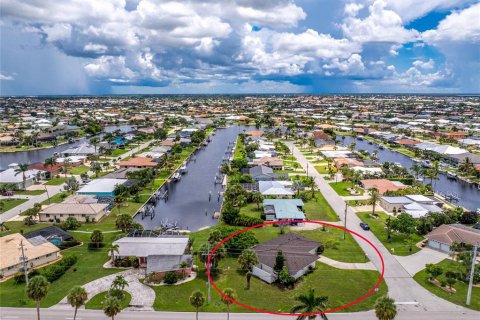 House in Punta Gorda, Florida 3 bedrooms, 124.12 sq.m. № 1918427 - photo 2