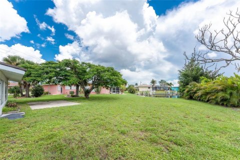 House in Punta Gorda, Florida 3 bedrooms, 124.12 sq.m. № 1918427 - photo 24