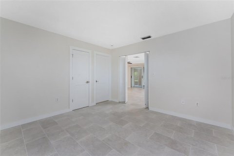 House in Punta Gorda, Florida 3 bedrooms, 124.12 sq.m. № 1918427 - photo 6