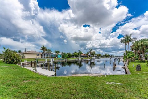 House in Punta Gorda, Florida 3 bedrooms, 124.12 sq.m. № 1918427 - photo 25