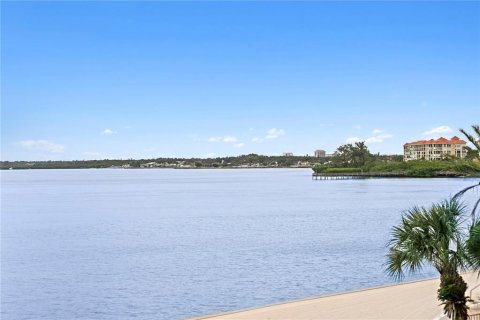 Condo in Saint Petersburg, Florida, 3 bedrooms  № 2394428 - photo 26