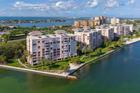 Condo in Saint Petersburg, Florida, 3 bedrooms  № 2394428 - photo 3