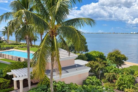 Condo in Saint Petersburg, Florida, 3 bedrooms  № 2394428 - photo 11