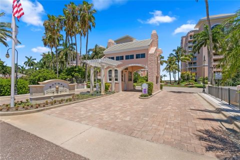 Condo in Saint Petersburg, Florida, 3 bedrooms  № 2394428 - photo 4