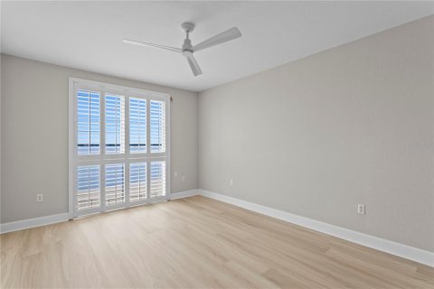 Condo in Saint Petersburg, Florida, 3 bedrooms  № 2394428 - photo 30