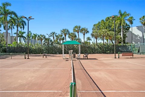 Condo in Saint Petersburg, Florida, 3 bedrooms  № 2394428 - photo 16