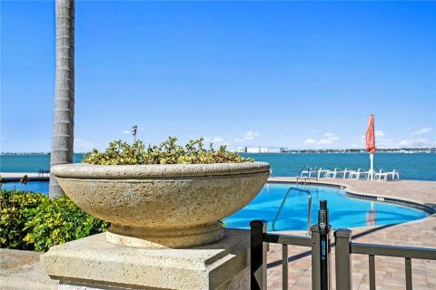 Condo in Saint Petersburg, Florida, 3 bedrooms  № 2394428 - photo 19
