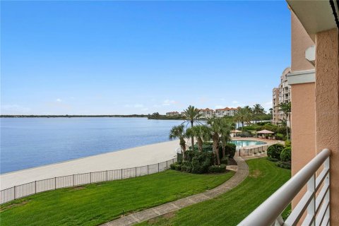 Condo in Saint Petersburg, Florida, 3 bedrooms  № 2394428 - photo 25