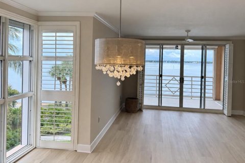 Condo in Saint Petersburg, Florida, 3 bedrooms  № 2394428 - photo 9