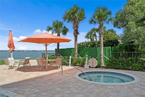 Condo in Saint Petersburg, Florida, 3 bedrooms  № 2394428 - photo 21