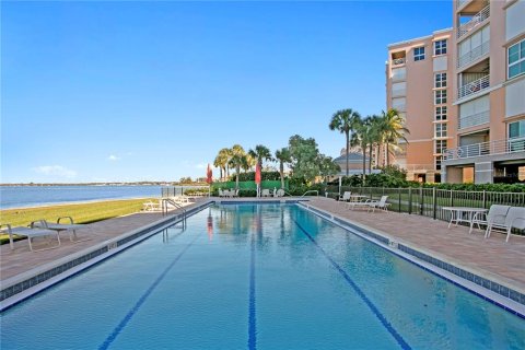 Condo in Saint Petersburg, Florida, 3 bedrooms  № 2394428 - photo 17