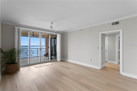Condo in Saint Petersburg, Florida, 3 bedrooms  № 2394428 - photo 29