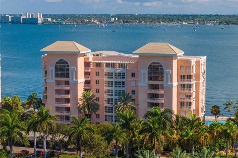 Condo in Saint Petersburg, Florida, 3 bedrooms № 2394428