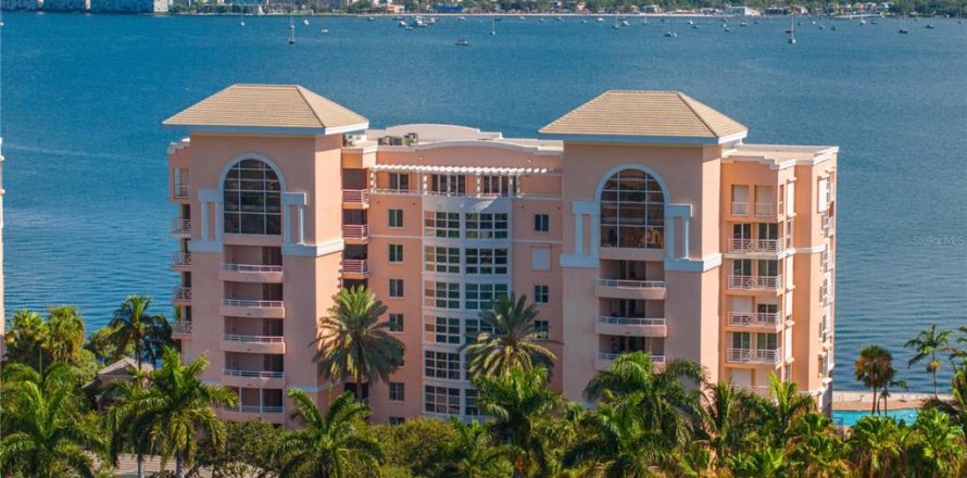 Condo in Saint Petersburg, Florida, 3 bedrooms  № 2394428